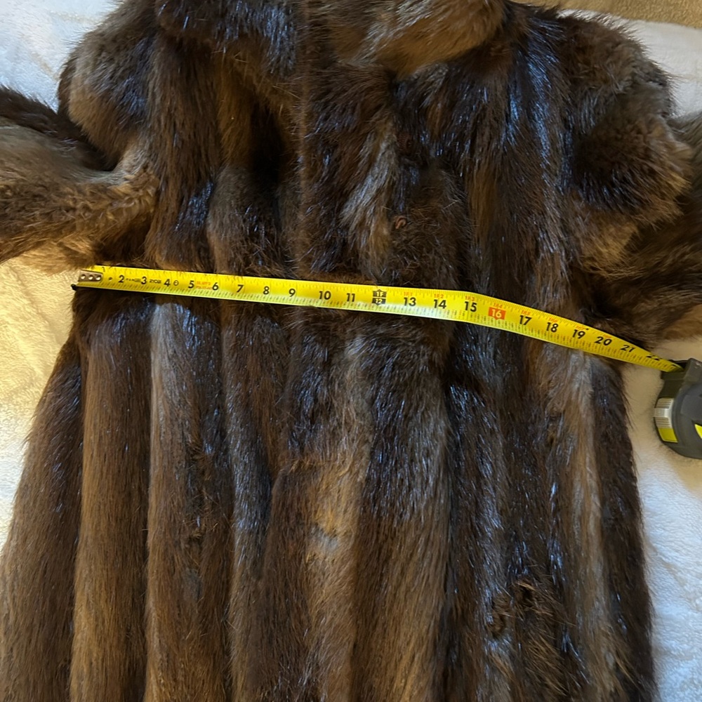 Luxurious Beaver/Fox Full-Length Fur Coat - Picture 12 of 13